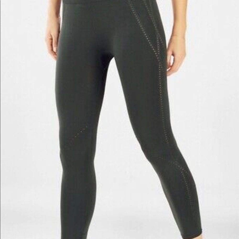Fabletics High Waisted Seamless Dot Capri